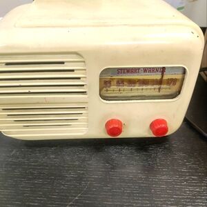 1941 Stewart Warner R552 “Bullet” Tube Radio  WORKING